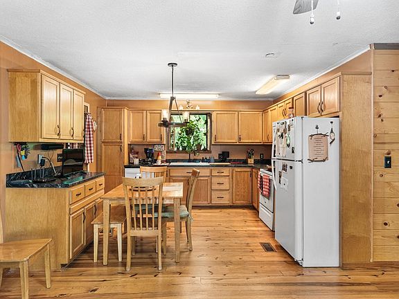 4th image of 735 Liberty Cir