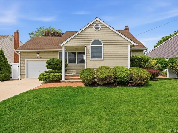 249 N 6th Street, Bethpage, NY 11714