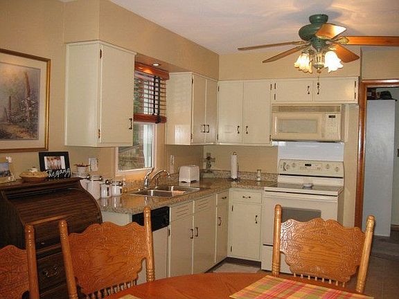 3rd image of 138 Woodlawn Dr