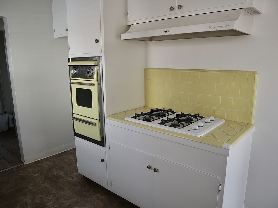 Gas cooktop and oven.