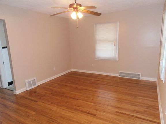 4th image of 19420 Kenosha St