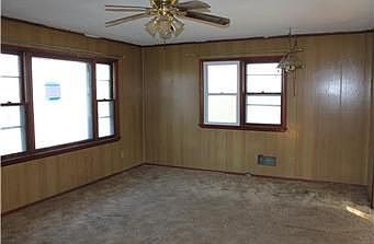 5th image of 1027 E Smith Ave