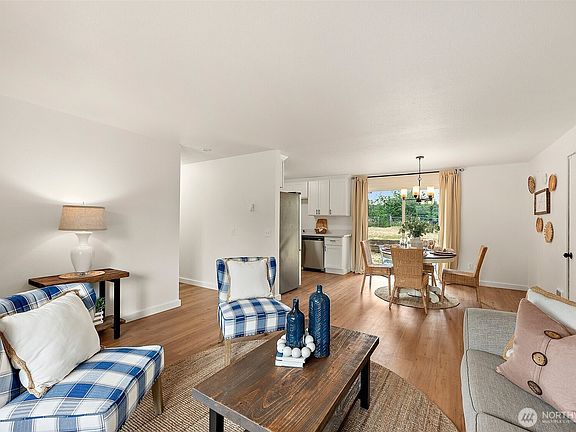 4th image of 9333 White Fir Drive NE
