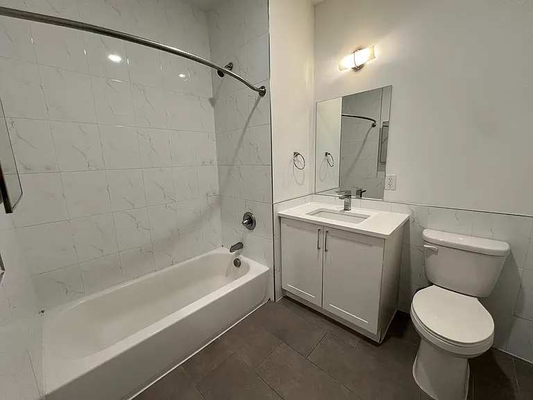 427 Bergen Ave #5 — Photo 8