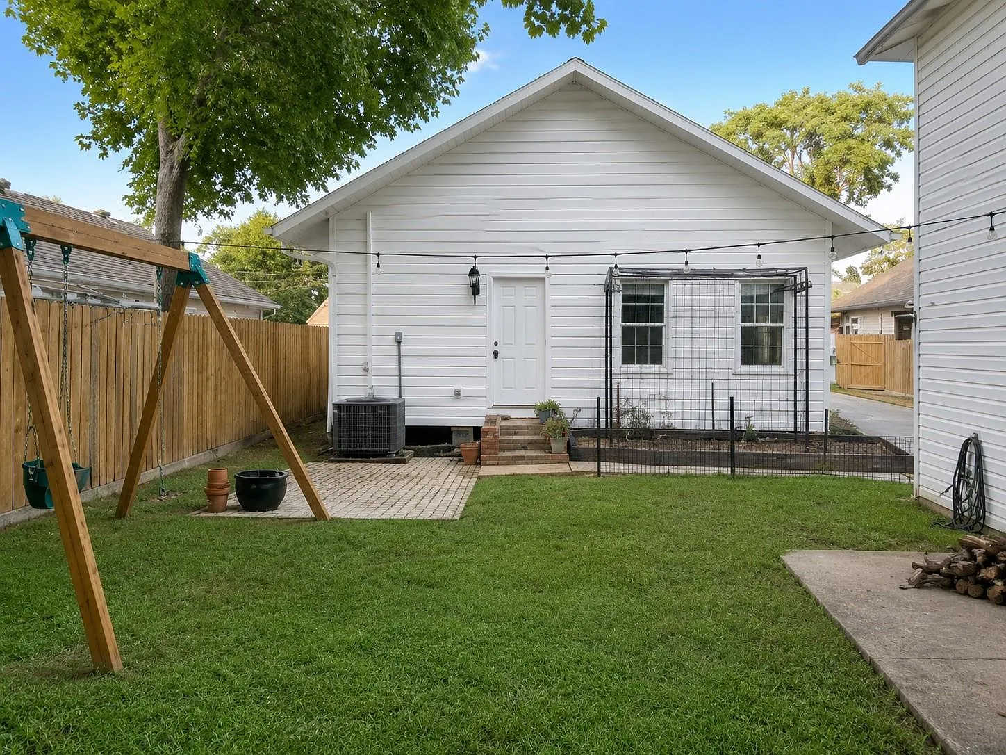 3 bed, 2.0 bath, 1274 sqft, $2,000 — Photo 3