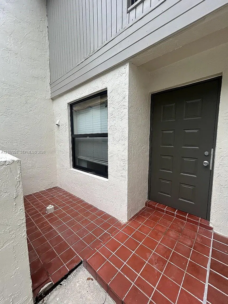 Westview Condominium #8 — Photo 2