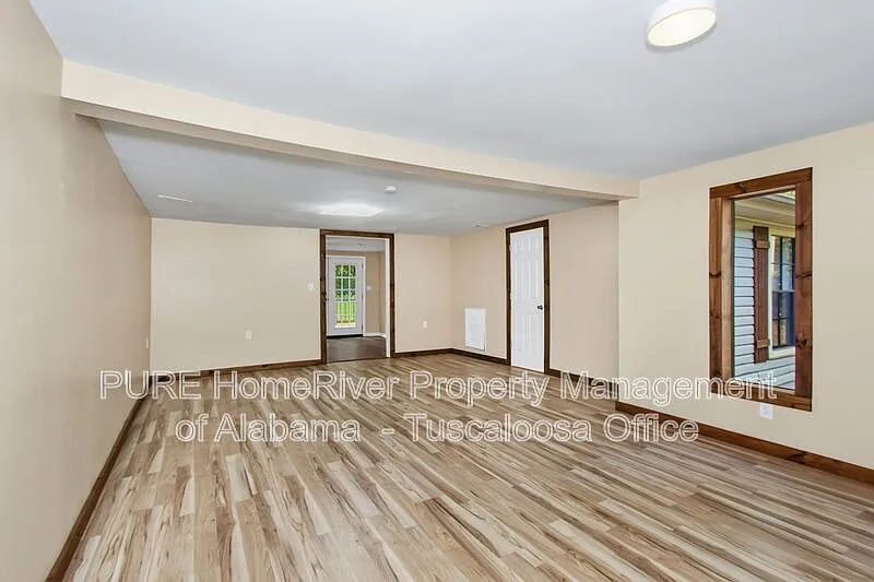 4 bed, 2.0 bath, 2330 sqft, $1,995 — Photo 4