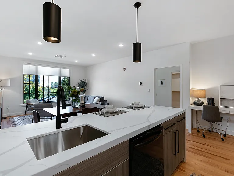 760 Broadway — Photo 10