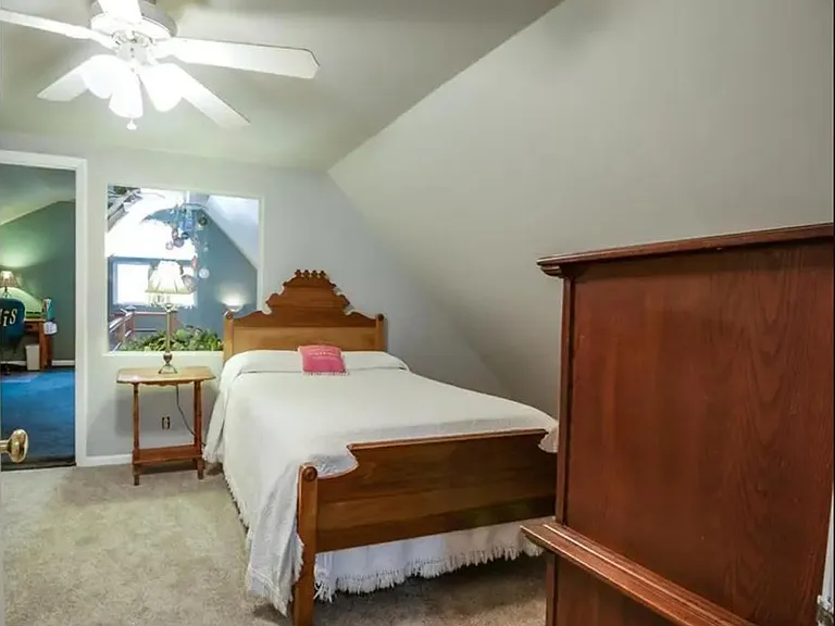 7050 Caroline Ave — Photo 46