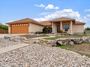 105 La Paloma Dr, Del Rio, TX 78840
