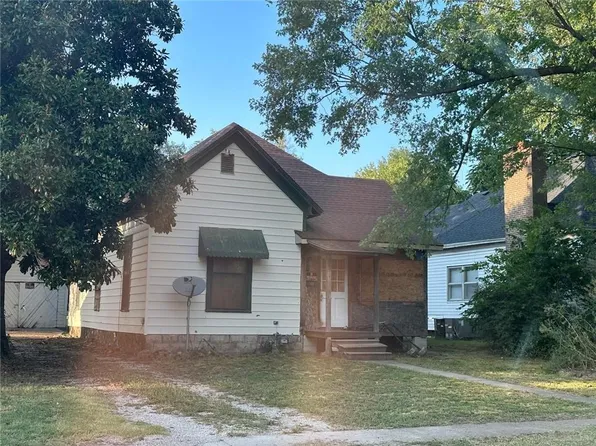 1121 W Broadway St, Webb City, MO 64870