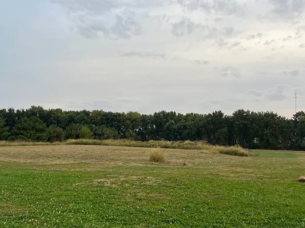 2210 S Linn Ave, New Hampton, IA 50659