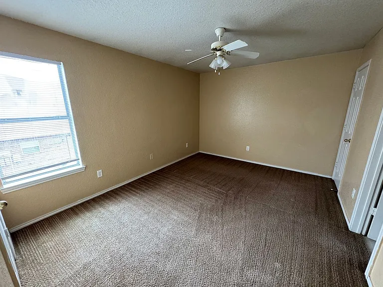 3203 Toledo Dr — Photo 15