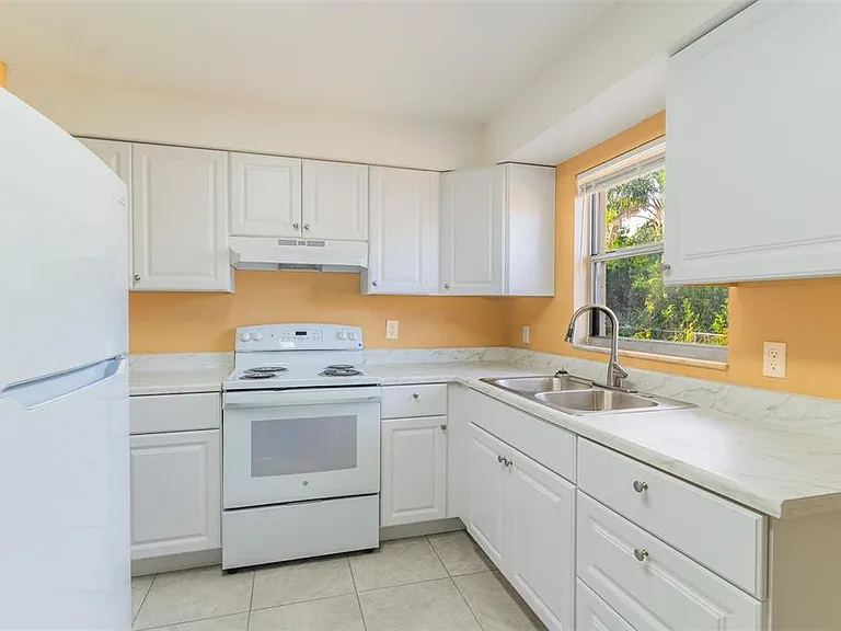 140 Avenue W NW #2 — Photo 6
