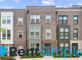 13326 Sherwood Park Ln, Herndon, VA 20171