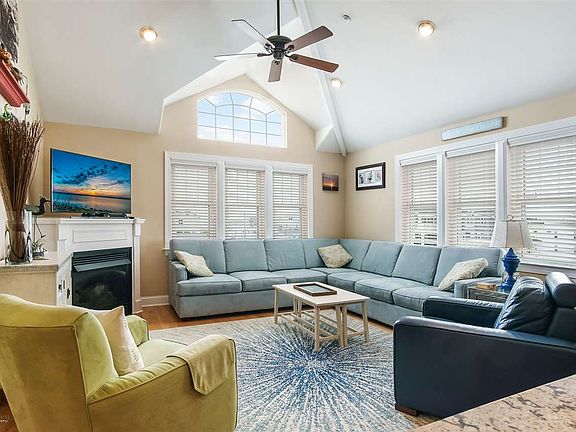 3rd image of 5904 Landis Ave Unit 305