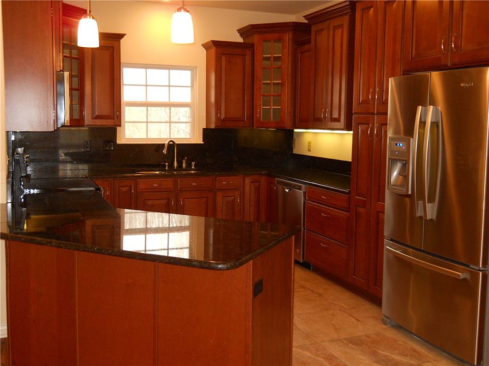 1st image of 4 Northampton Ln