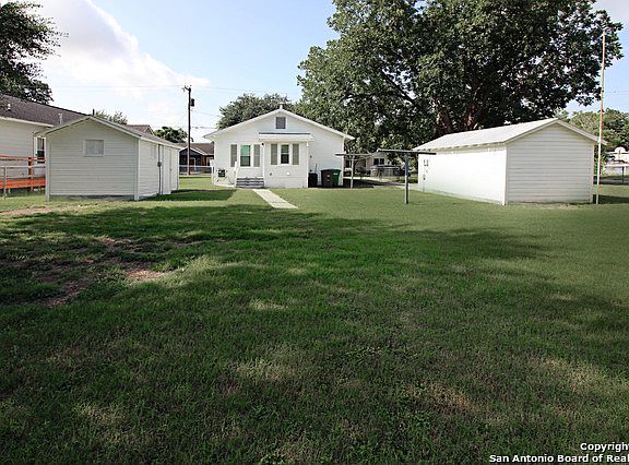 4th image of 207 Fairview Ave