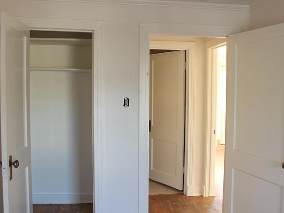 Bedroom has 1 deeper closet