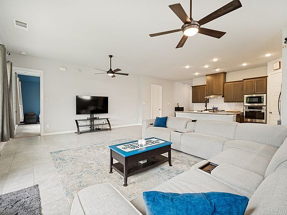 5th image of 308 Moonvine Dr