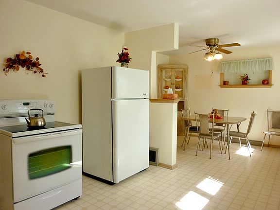 4th image of 1613 Riverview Dr