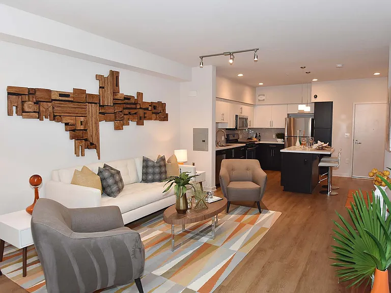 Metropolis Apartments — Photo 34