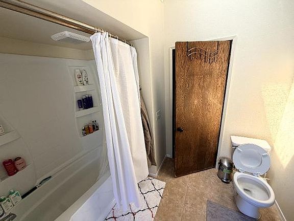 4th image of 1215 Kingston Ln #2
