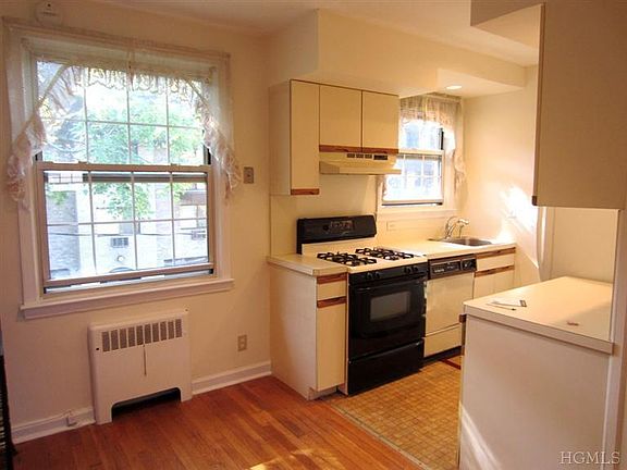 3rd image of 109 N Broadway
