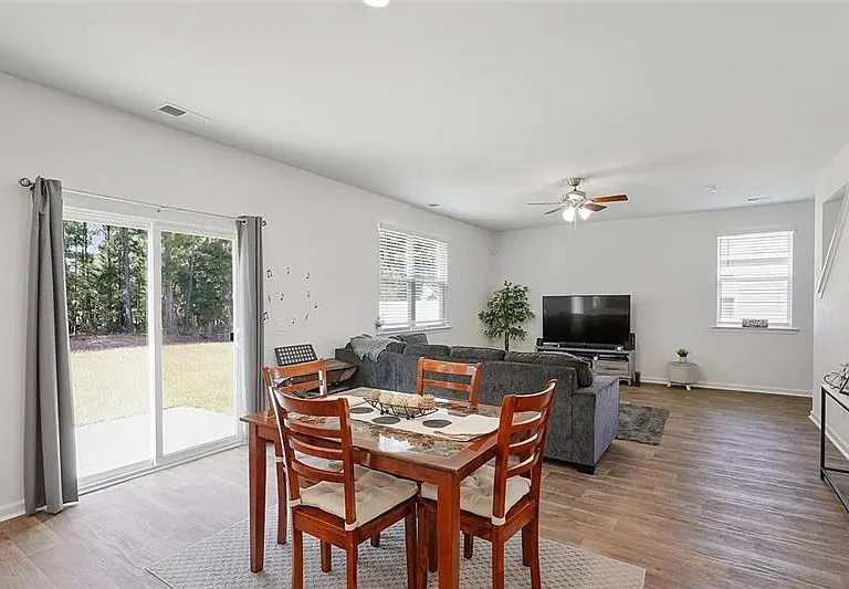 147 Troupe Dr — Photo 11