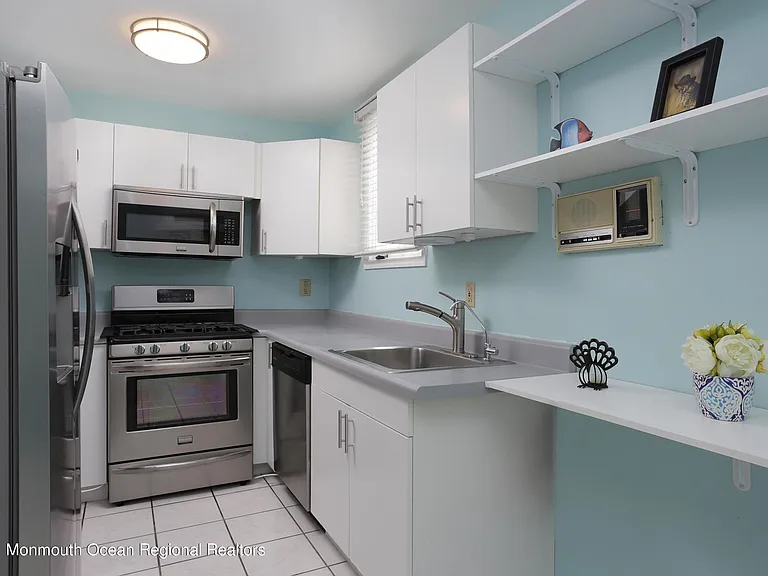 100 1st St #11 — Photo 8