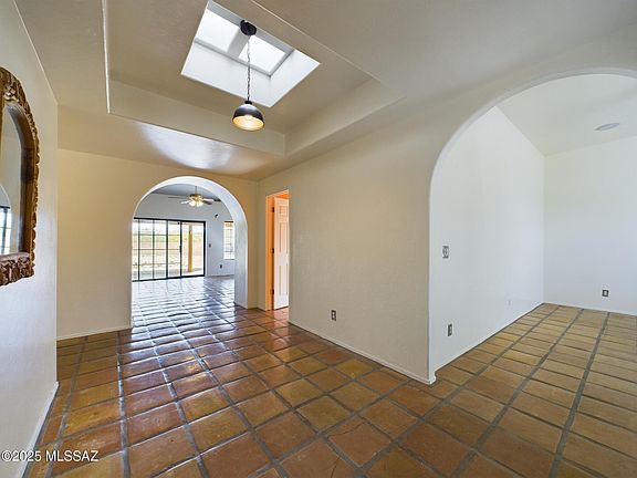 3rd image of 7821 S Avenue De Belleza