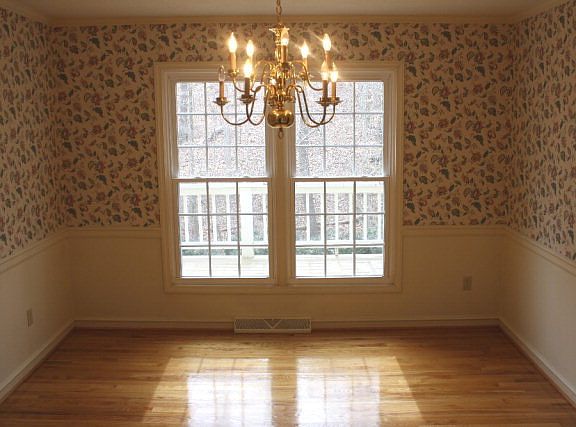 3rd image of 712 Susan Ln