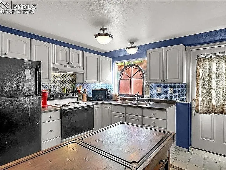 913 N Walnut St #913 — Photo 4