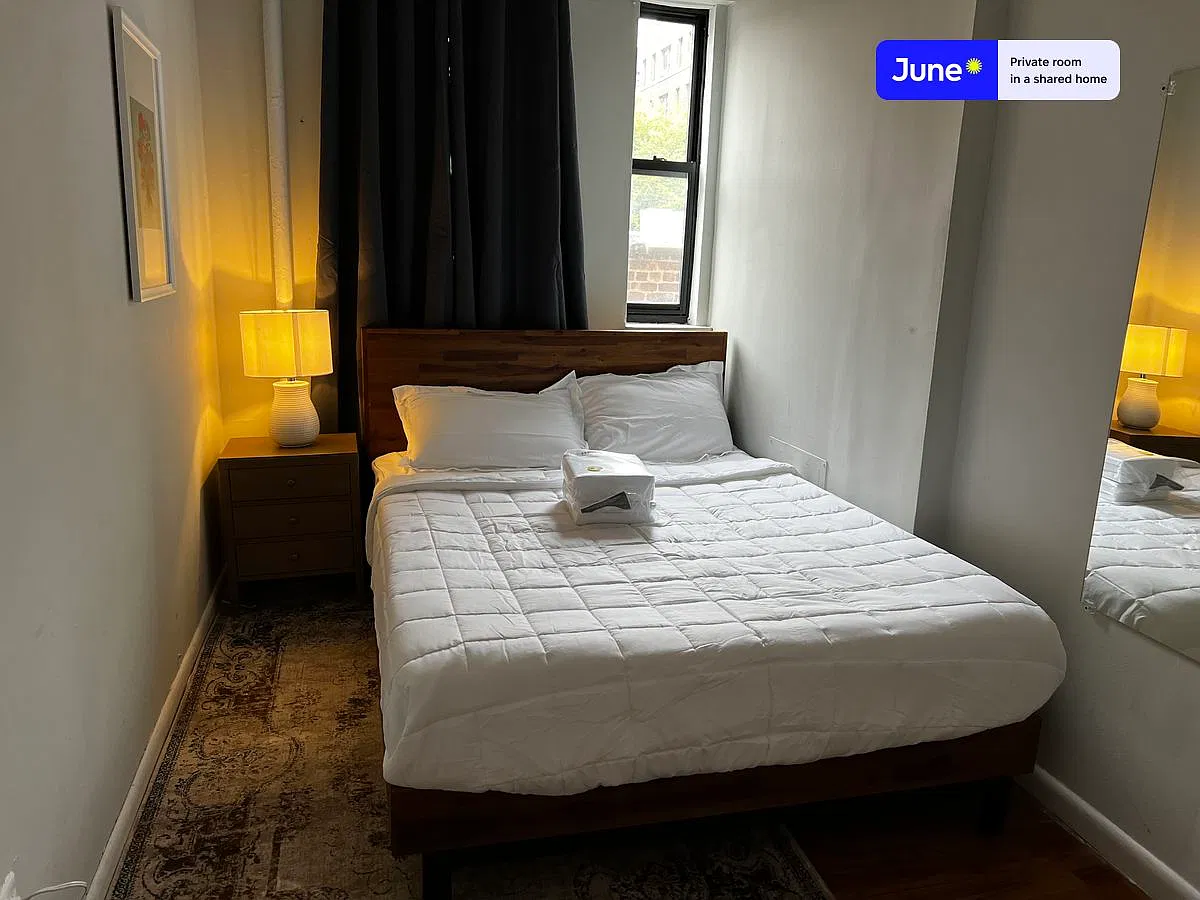 Queen bedroom in 3 bed/1 bath home in Hamilton Heights #595 A — Photo 1