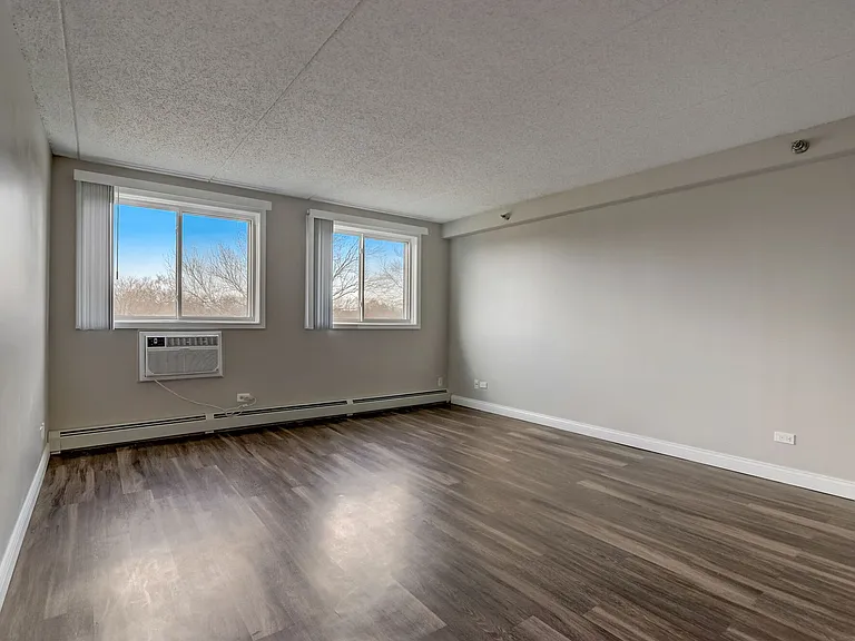 Bartlett Court Apartments — Photo 7