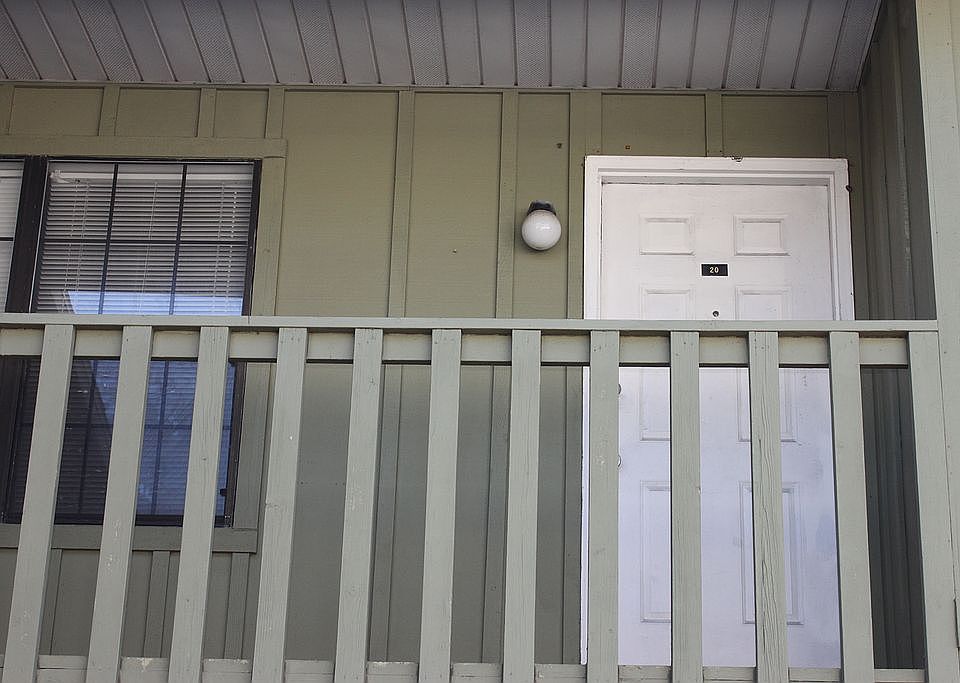 1st image of 840 Center Ave APT 20