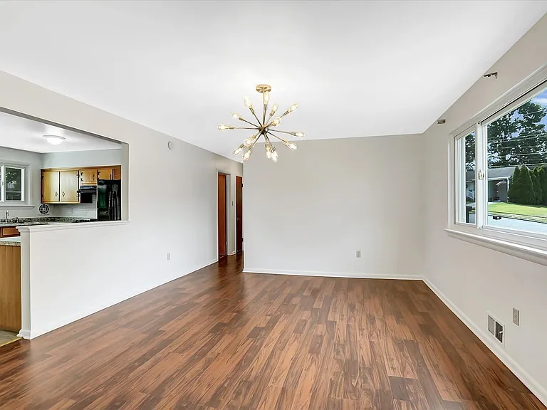 15 Stephen Rd — Photo 5