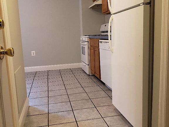 2nd image of 625 Catharine St APT 1R
