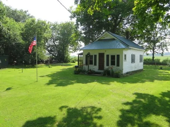 W6895 Puckaway Rd, Markesan, WI 53946