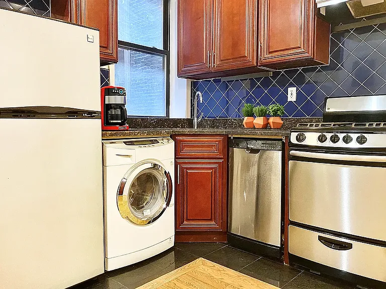 207 W 109th St #4F — Photo 5