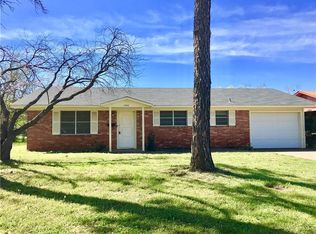 1400 Blewett St, Graham, TX 76450