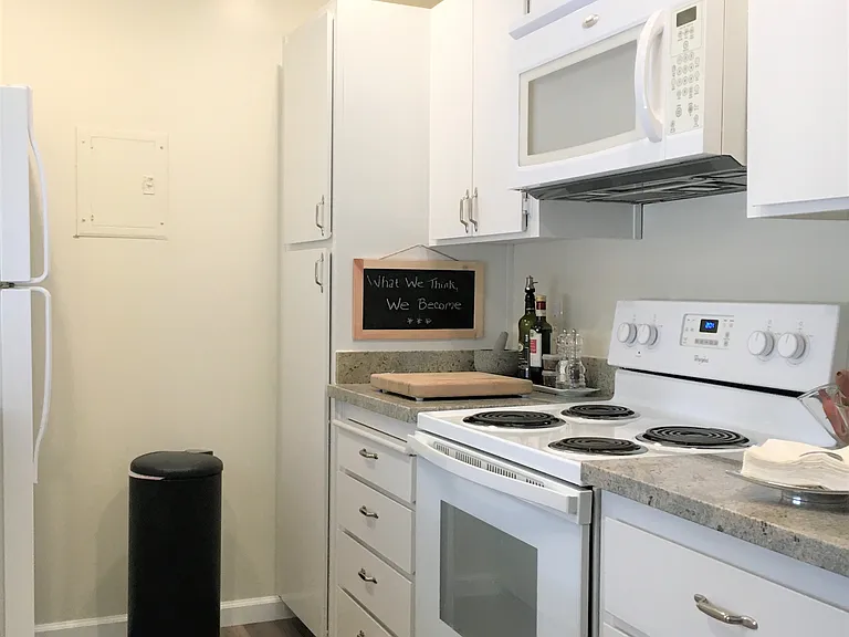 Live Oak Apartments — Photo 133