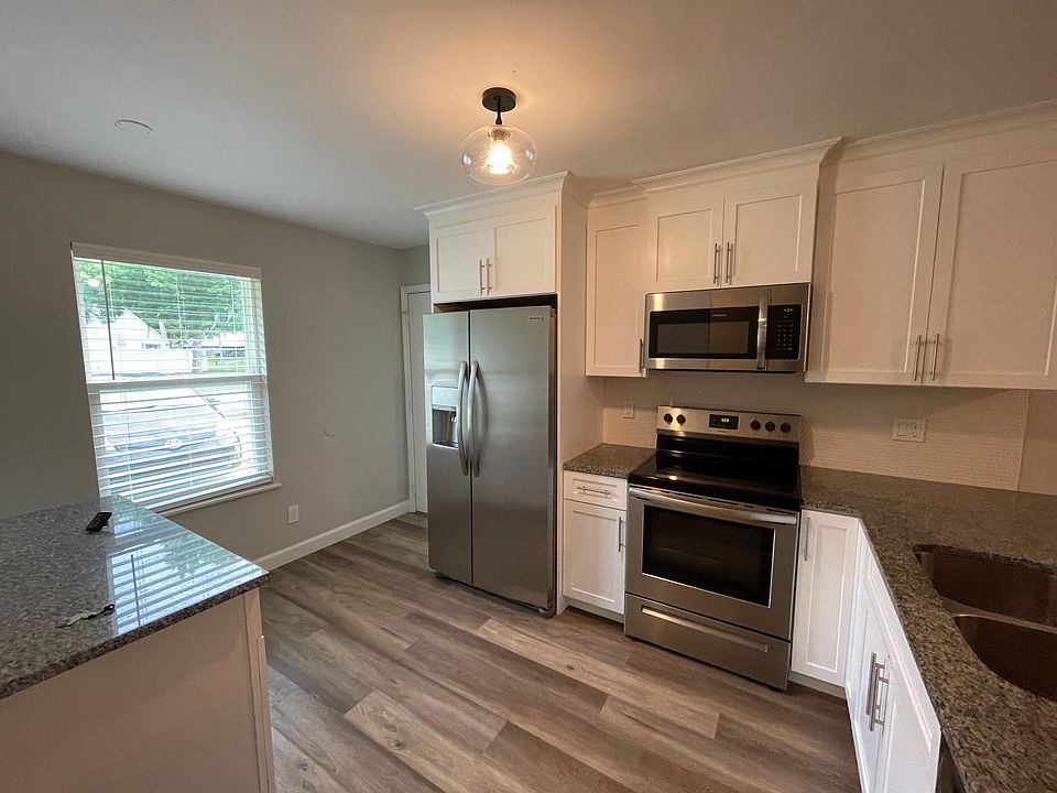 1st image of 1049 Oak Forest Cir