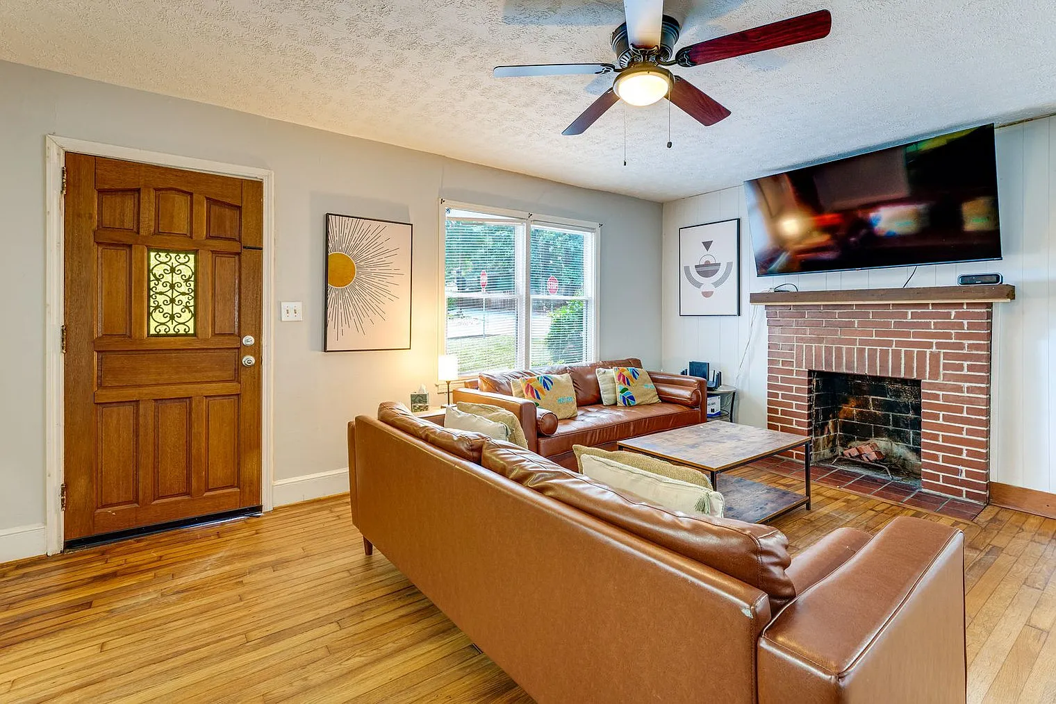 4 bed, 2.0 bath, 1442 sqft, $4,432 — Photo 1