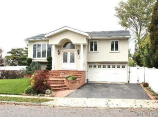 1837 Glenn Ln, Merrick, NY 11566