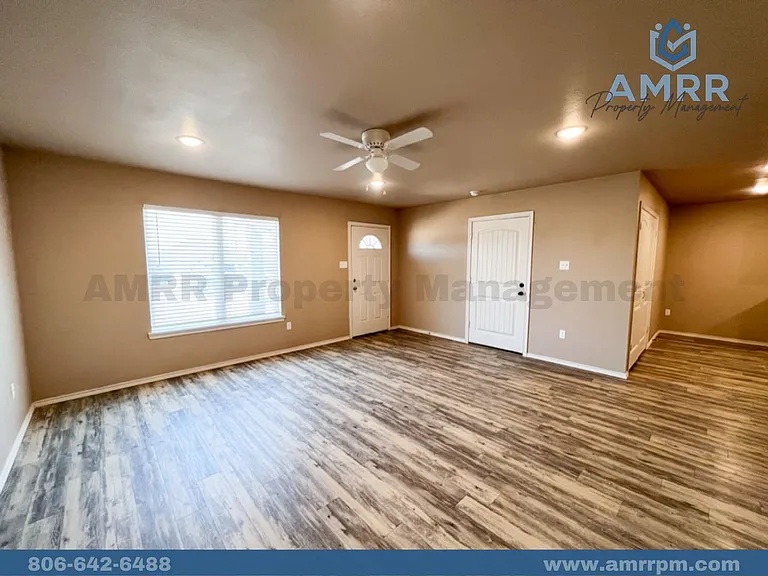 2407 N Ave N — Photo 3