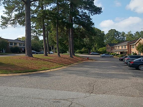 4th image of 155 Jefferson Pl