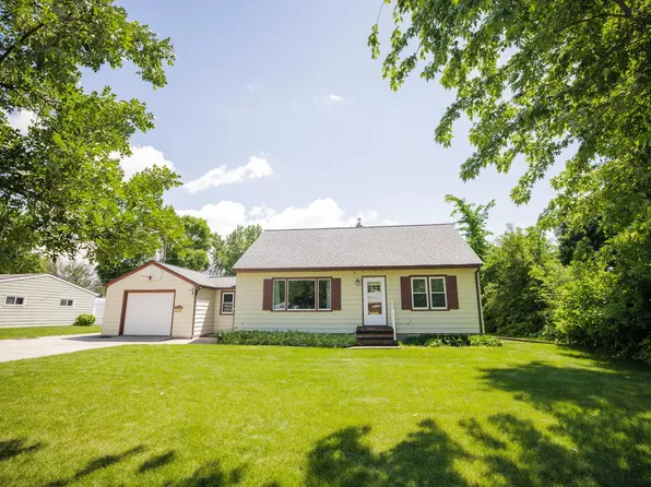 1006 Poughkeepsie Ave, Morris, MN 56267