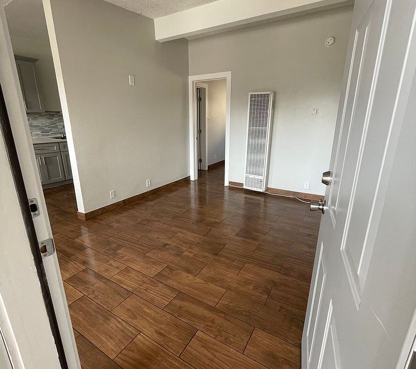 1st image of 1805 W 82nd St APT 7