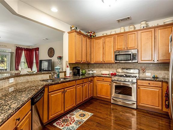 5th image of 3129 Willow Creek Dr SW